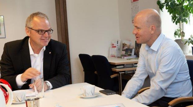 v.l.: Volker Brüggenjürgen, Ralph Brinkhaus MdB, Foto: Cariatas-Verband v.l.: Volker Brüggenjürgen, Ralph Brinkhaus MdB, Foto: Cariatas-Verband