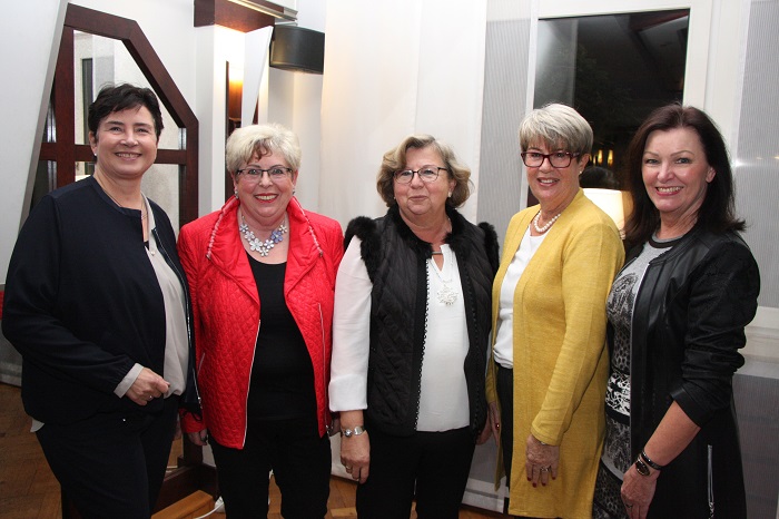 Nach der Vorstandswahl im Kreisverband der Frauen-Union Gütersloh (von links): stellvertretende Schriftführerin Birgit Reinhardt (Werther), Schriftführerin Annegret Jürgenliemke (Schloß Holte-Stukenbrock), Vorsitzende Ursula Doppmeier (Gütersloh) sowie ih Nach der Vorstandswahl im Kreisverband der Frauen-Union Gütersloh (von links): stellvertretende Schriftführerin Birgit Reinhardt (Werther), Schriftführerin Annegret Jürgenliemke (Schloß Holte-Stukenbrock), Vorsitzende Ursula Doppmeier (Gütersloh) sowie ih