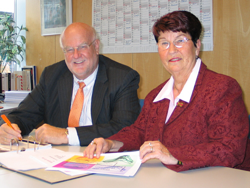 Halten mit ihrer Politik den Kreis Gütersloh auf familienfreundlichem Kurs: Ludger Kaup und Elisabeth Buschsieweke. Halten mit ihrer Politik den Kreis Gütersloh auf familienfreundlichem Kurs: Ludger Kaup und Elisabeth Buschsieweke.