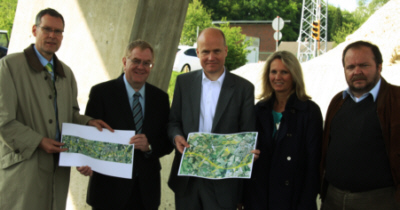 v. l. Landrat Sven-Georg Adenauer, Reinhold Sendker MdB, Ralph Brinkhaus MdB, Anja Kisker, Benedikt Freiherr Teuffel von Birkensee. Foto: Johannes Bitter v. l. Landrat Sven-Georg Adenauer, Reinhold Sendker MdB, Ralph Brinkhaus MdB, Anja Kisker, Benedikt Freiherr Teuffel von Birkensee. Foto: Johannes Bitter
