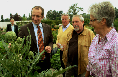 v. l.: Hubert Kleinemeier, Oliver Wittke, Hans Daberkow, Franz-Josef Schütte, Paula Schröder. Foto: Stadt Rietberg/Gartenschaupark v. l.: Hubert Kleinemeier, Oliver Wittke, Hans Daberkow, Franz-Josef Schütte, Paula Schröder. Foto: Stadt Rietberg/Gartenschaupark