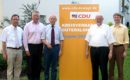 Beleuchteten die Arbeitswelt und Wirtschaftslage im Kreis Gütersloh im Jahr 2020 (v.l.): Dr. Reinhard Göhner MdB, Klaus Brandner MdB, Hubert Deittert MdB, Kreisvorsitzender Ludger Kaup und Dr. Michael Brinkmeier MdL. Beleuchteten die Arbeitswelt und Wirtschaftslage im Kreis Gütersloh im Jahr 2020 (v.l.): Dr. Reinhard Göhner MdB, Klaus Brandner MdB, Hubert Deittert MdB, Kreisvorsitzender Ludger Kaup und Dr. Michael Brinkmeier MdL.