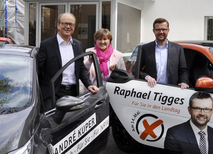 Werden mit ihren Wahlkampfmobilen bis zum 14. Mai noch viel unterwegs sein (v.l.): André Kuper MdL, Birgit Ernst und Raphael Tigges. Werden mit ihren Wahlkampfmobilen bis zum 14. Mai noch viel unterwegs sein (v.l.): André Kuper MdL, Birgit Ernst und Raphael Tigges.