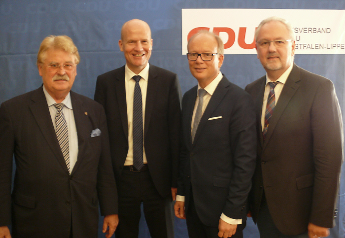 v.l.: Elmar Brok MdEP, Ralph Brinkhaus MdB, André Kuper MdL, Bernd Schulze-Waltrup 